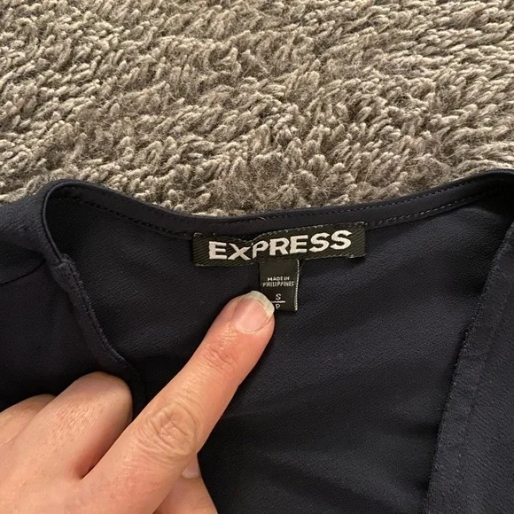 EXPRESS Women’s Front Tie Blouse - Picture 4 of 11